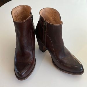 BedStu Women’s Leather Boots